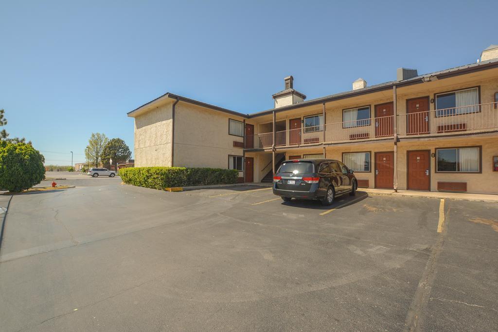 Meridian Inn Oklahoma City Airport Экстерьер фото